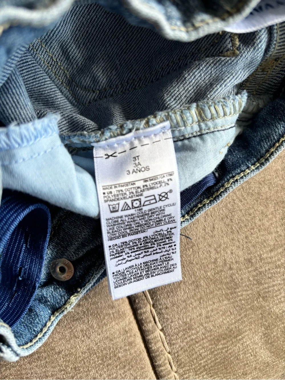 Old Navy Girls Skinny Jeans in Light Blue Wash with Knee Distress